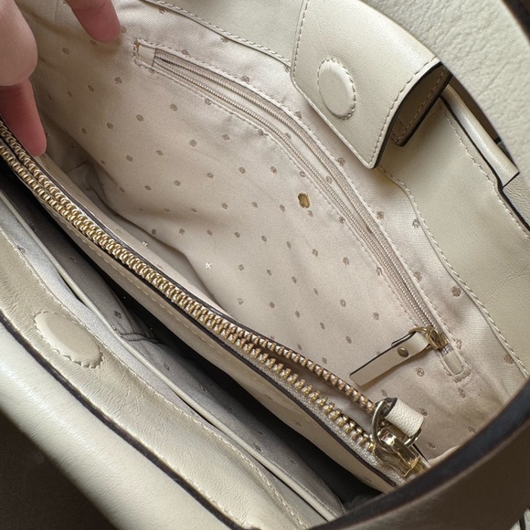 Elegant Cream Handbag - Picture 6 of 6